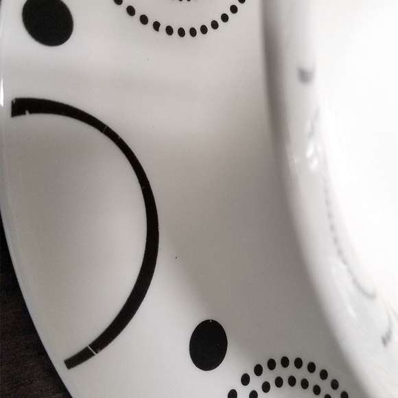 Modern Times 12 piece dinnerware set by Gibson - Picture 3 of 4